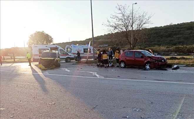Tek Zeytin Kavşağı´nda trafik kazası: 3 yaralı