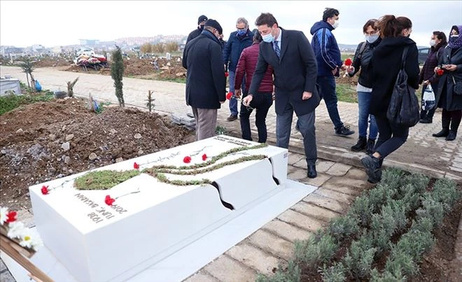 Yönetmen Tunç Başaran mezarı başında anıldı 