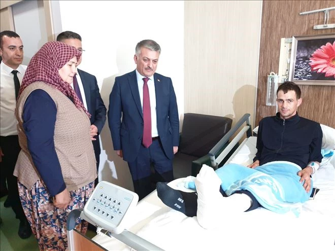 Vali Yazıcı, İdlip Gazisi´ni hastanede ziyaret etti