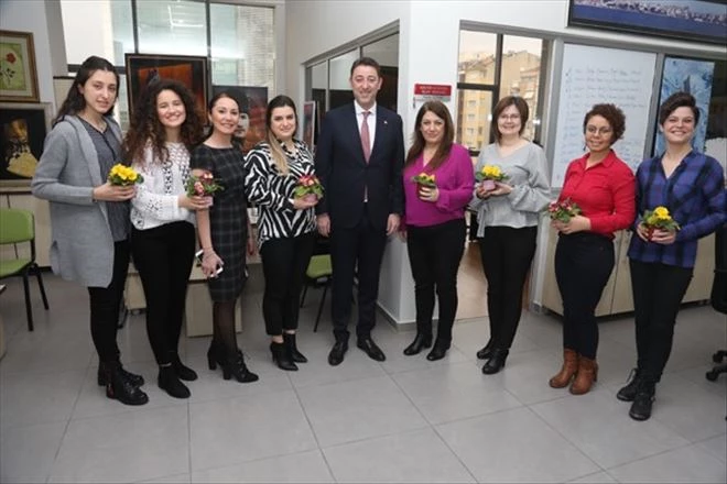 Başkan Tosun, kadın personelinin Kadınlar Günü´nü kutladı