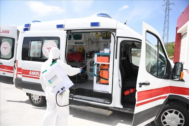 Ambulanslar her vaka sonrasında BAKOM´da dezenfekte ediliyor