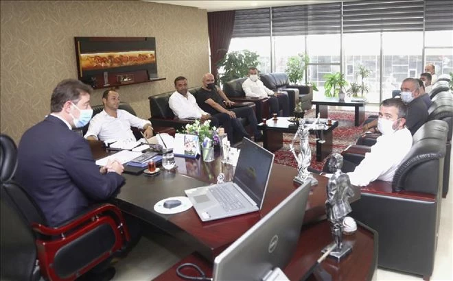 Bandırmaspor yeni yönetimi Başkan Tosun´u ziyaret etti 