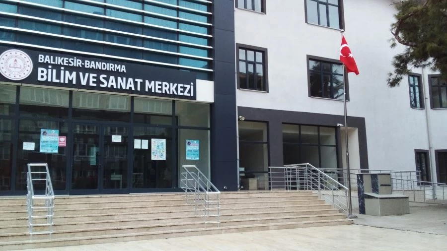 Bilim ve Sanat Merkezi’nde Atatürk büstü neden yok?
