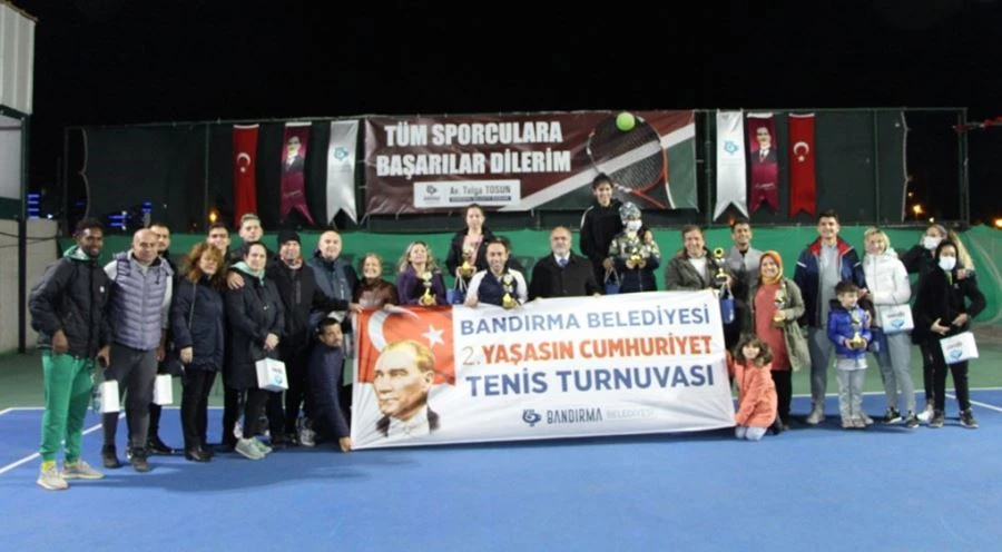 Bandırma’da Yaşasın Cumhuriyet Tenis Turnuvası sona erdi 