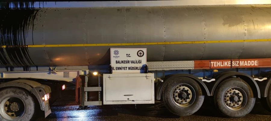 Şüpheli kamyondan 19 bin 247 litre karışımlı kaçak akaryakıt ele geçirildi 