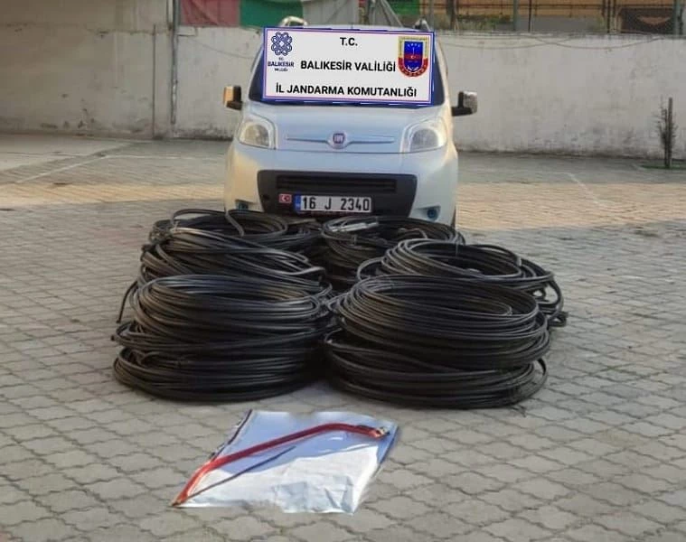 Türk Telekom’a ait kabloları çalan hırsızlar yakalandı 