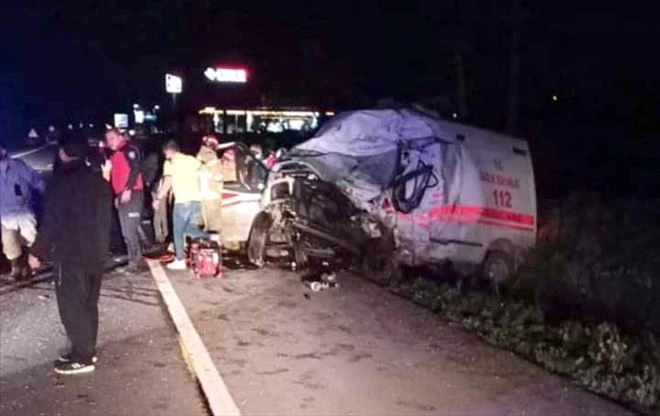 Bandırma´da trafik kazası; 4 ölü 2 yaralı 