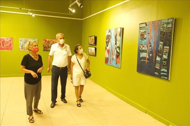 Ressam Fatoş Karadağ Ayvalık´ta sergi açtı 