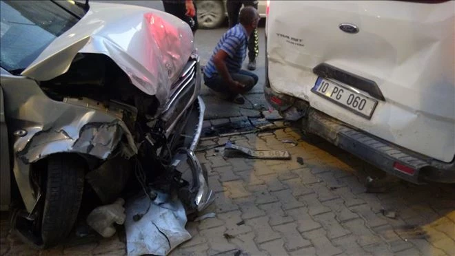 Bandırma ilçesinde trafik kazası: 2 yaralı 