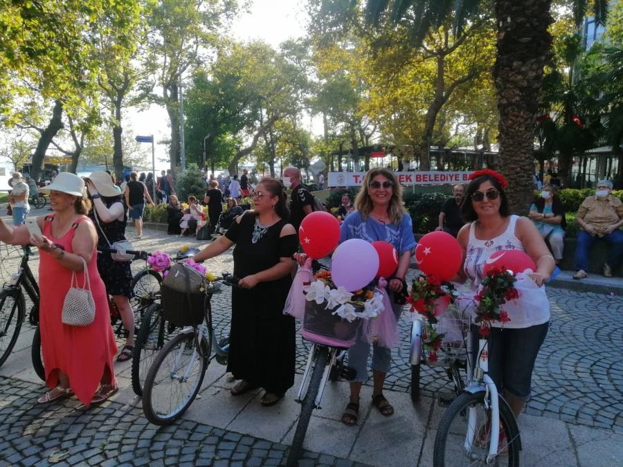 Erdek’te “Süslü Kadınlar Bisiklet Turu”na büyük ilgi