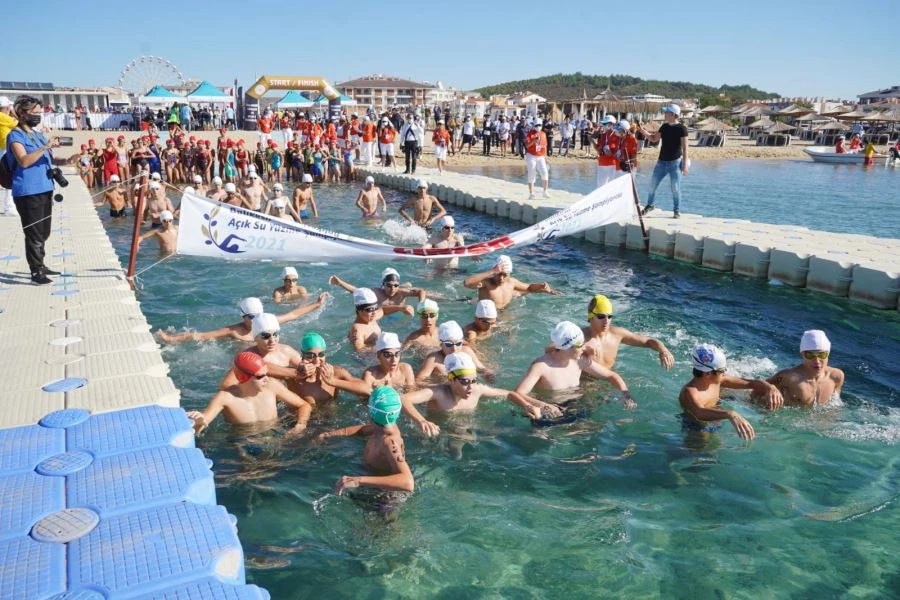 Ayvalık’ta Açık Su Yüzme Şampiyonası düzenlendi 