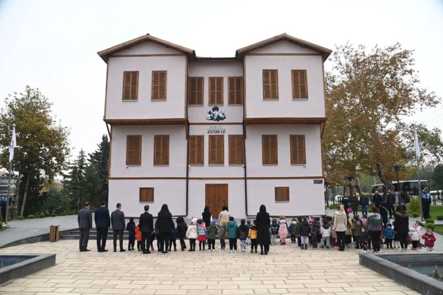 Karesi Atatürk Evi 10 Kasım’da ziyaretçi akınına uğradı 