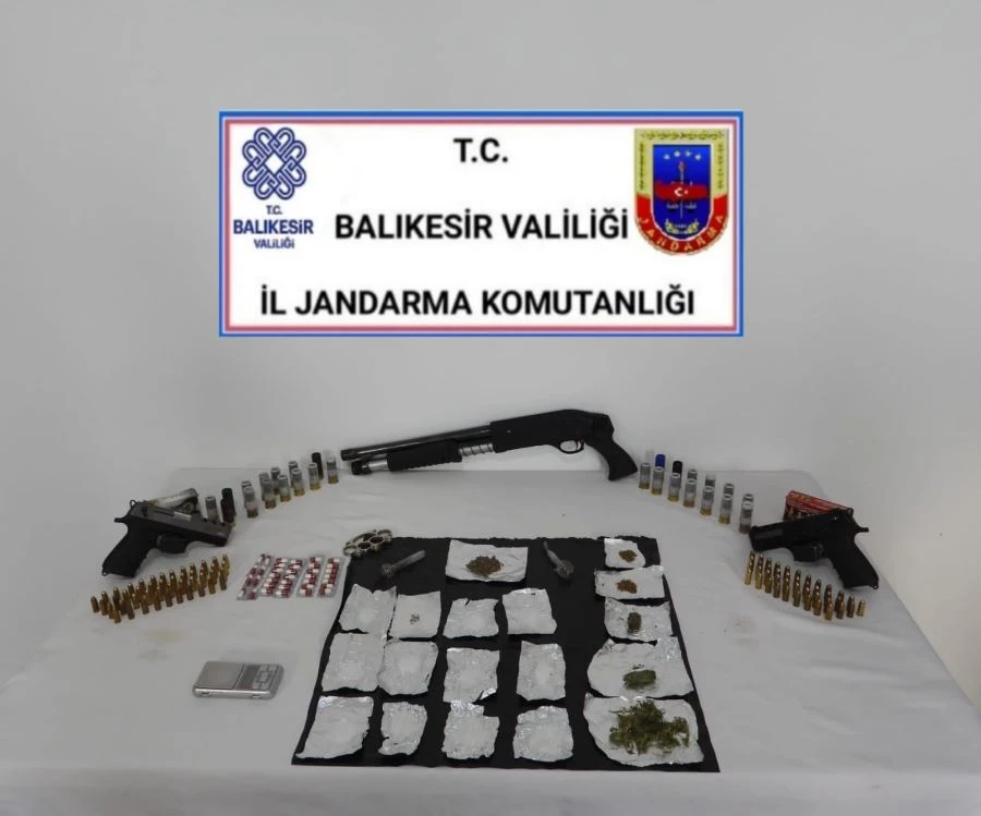 Jandarma’dan eş zamanlı uyuşturucu operasyonu 
