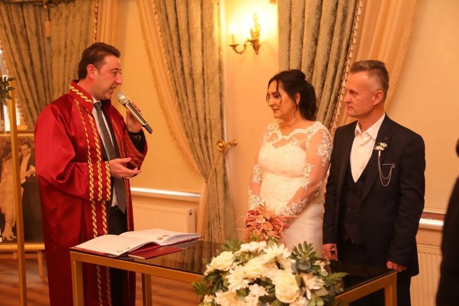Başkan Tosun, Sevgililer Günü’nde nikah kıydı 