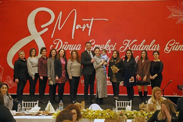 Başkan Tosun, kadın personeline kahvaltı ikramında bulundu 