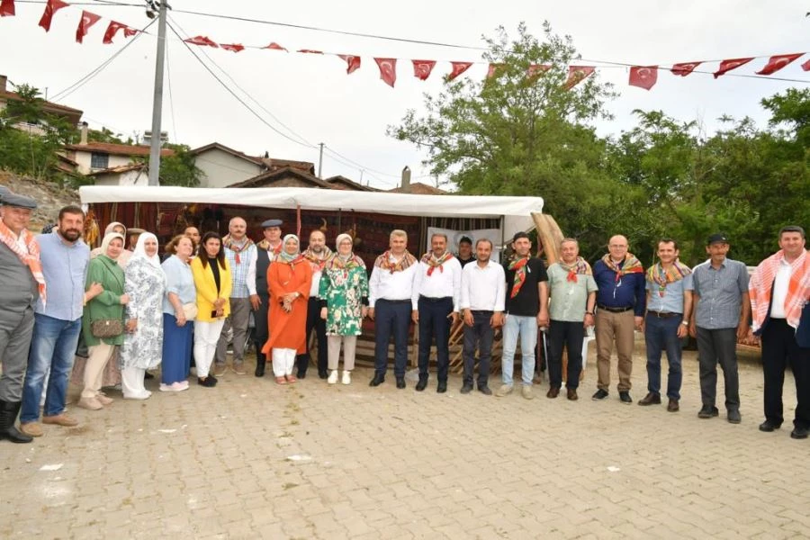 Vali Şıldak, Sındırgı Festivali’nde vatandaşların coşkusuna ortak oldu 