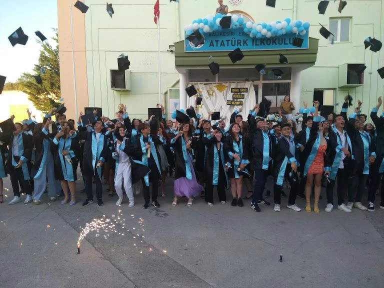 Nerime Yüksel Ortaokulu’nda mezuniyet heyecanı 