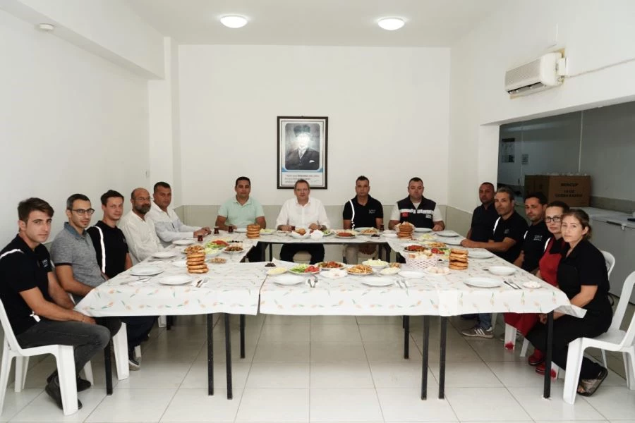 Başkan Ergin, Aşevi personeli ile birlikte kahvaltı yaptı 