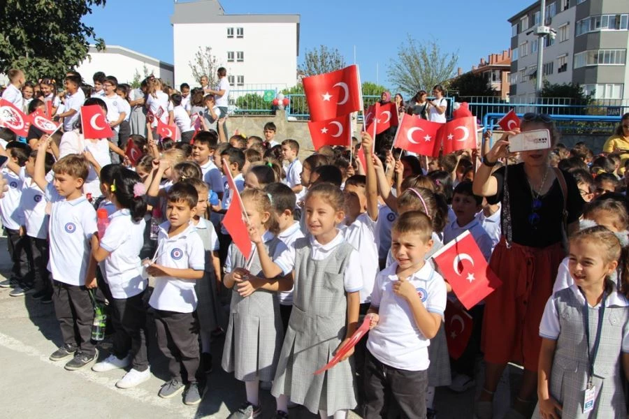 Bandırma Cumhuriyet İlkokulu’nda tören