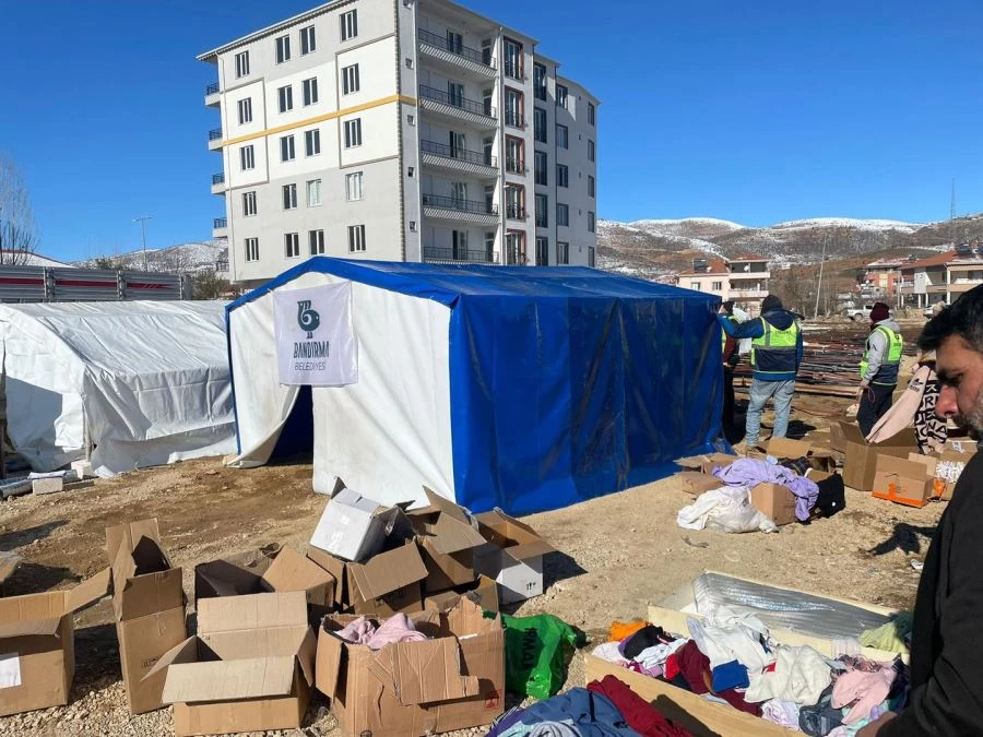 Bandırma Belediyesi’nden Adıyaman’a çadır desteği