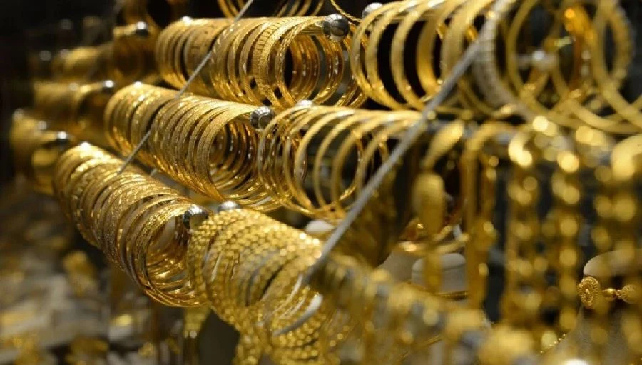Sahte altınları kuyumcuya satmak isteyen zanlılar aranıyor  