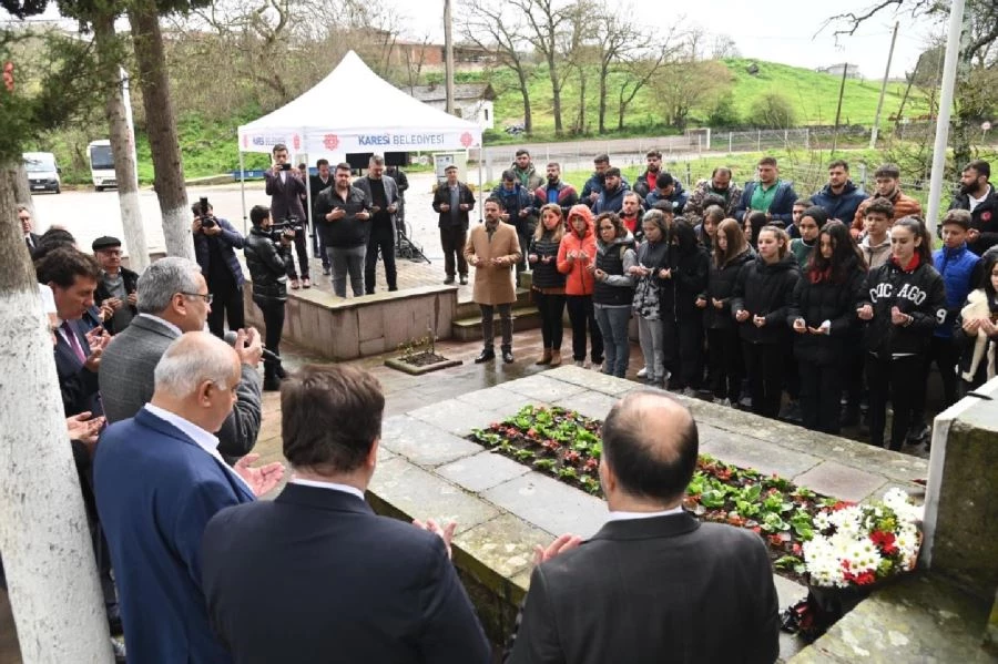 Cihan Pehlivanı Kurtdereli mezarı  başında dualarla anıldı 