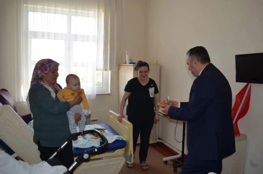 AK Parti’den çocuk hastalara 23 Nisan ziyareti 