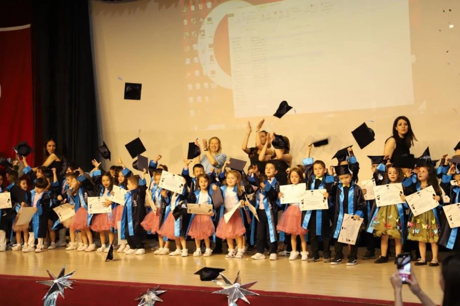 Bandırma Belediyesi Gündüz Bakımevleri ilk mezunları verdi 