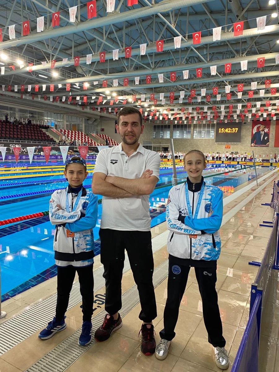 Bandırmalı 3 yüzücü Türkiye şampiyonu