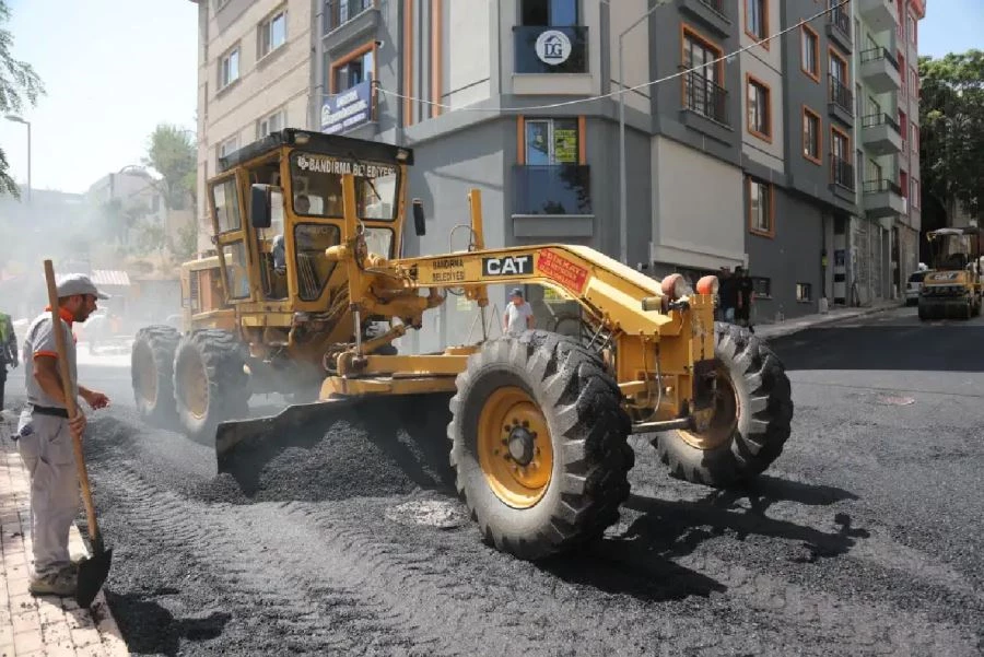 Bandırma Belediyesi yol çalışmalarını tamamlıyor 