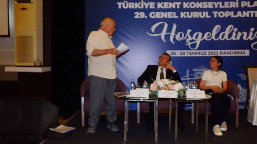 Duayen hukukçu Turgut Kazan Bandırma’da konuştu