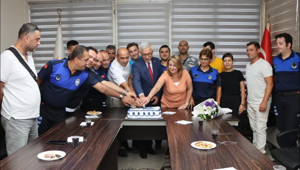 Başkan Karışık zabıta ekipleriyle pasta kesti