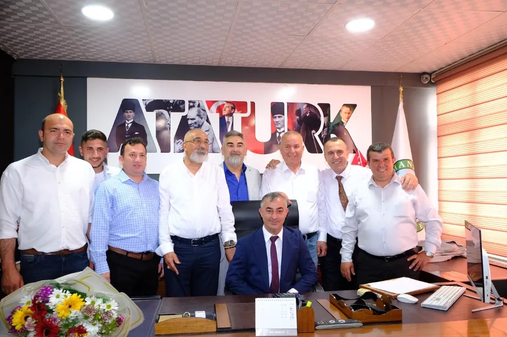Manyas Belediye Başkanı Ahmet Duru koltuğa oturdu