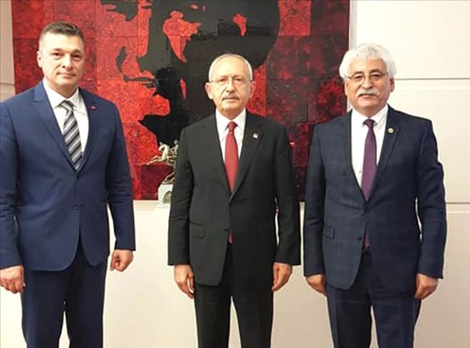 Sarı, Kılıçdaroğlu´nun yanında