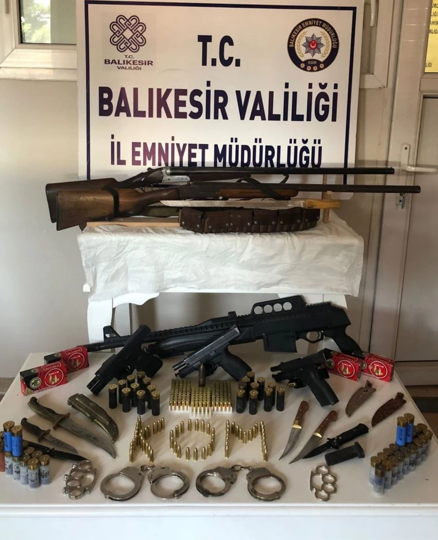 Balıkesir’de silah kaçakçılığı operasyonu: 10 gözaltı 