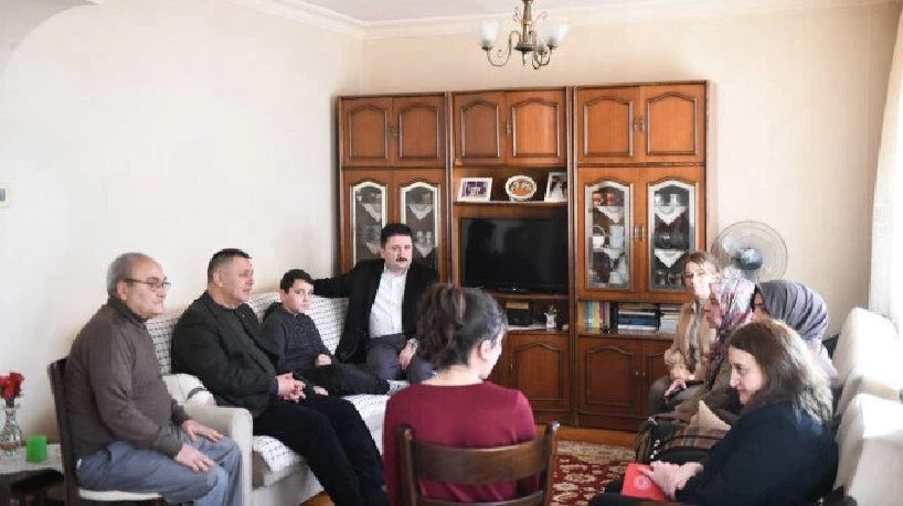 Başkan Avcı depremzede aileleri ziyaret etti 