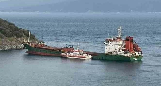 Marmara Adası’nda karaya oturan gemi kurtarıldı 