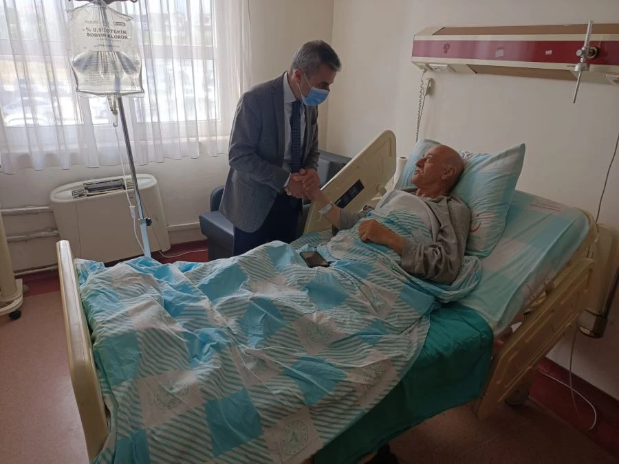Kaymakam Atasoy, Kıbrıs Gazisini hastanede ziyaret etti 