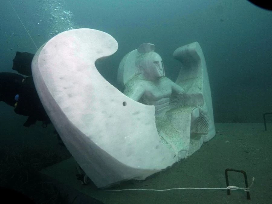 Deniz altında heykel galerisi