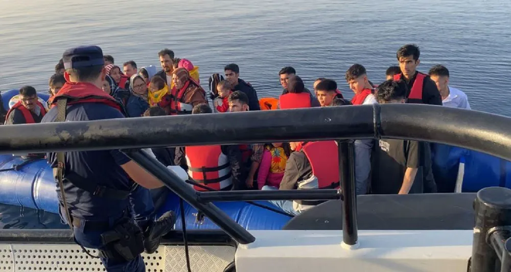 Ayvalık açıklarında 180 göçmen kurtarıldı 