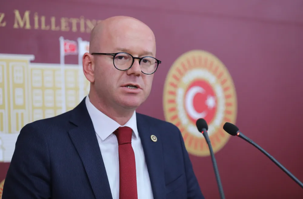 CHP’Lİ SERKAN SARI: BANDIRMA’YA STADI YA YAPACAKLAR YA YAPACAKLAR!