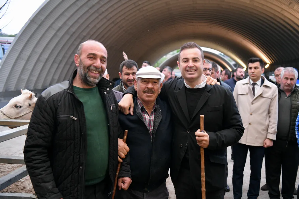 Başkan Akın, güne Hayvan Pazarı esnafıyla başladı