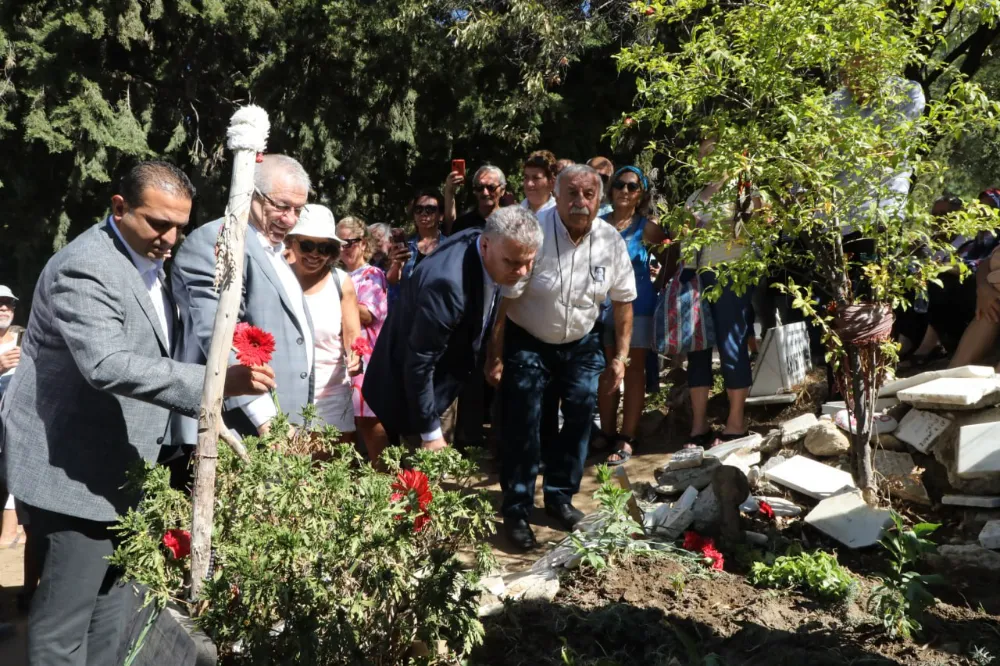 Tuncel Kurtiz, Edremit’te ki mezarı başında anıldı