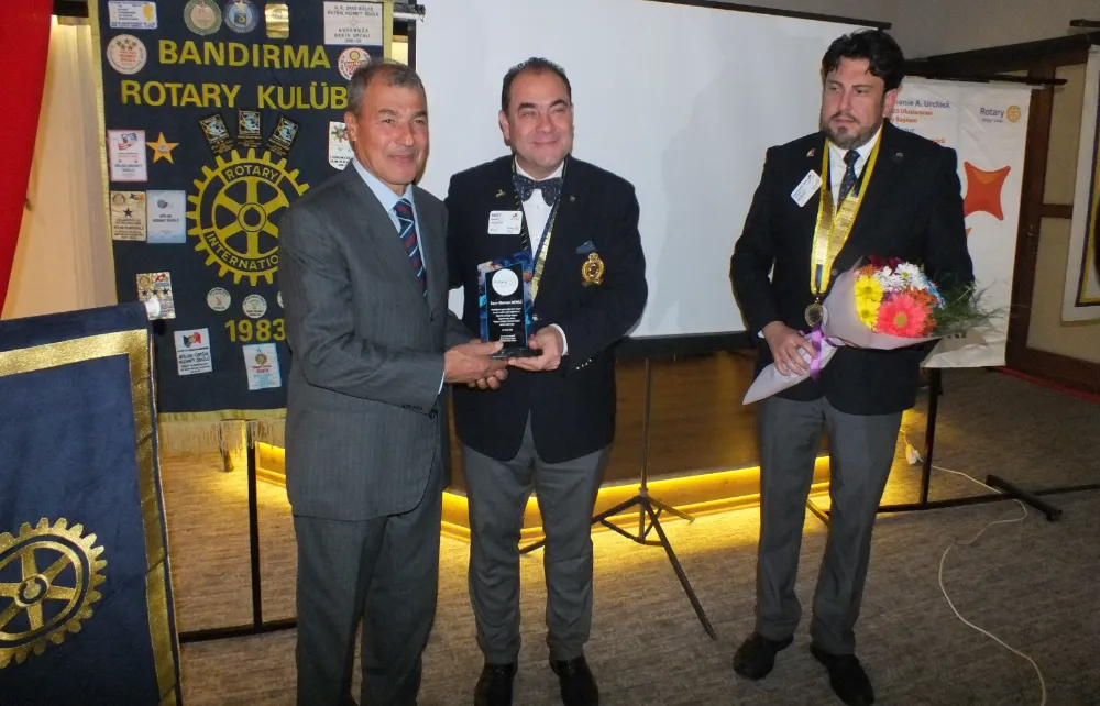 Erdekli Osman Benli’ye “Rotary Meslek Hizmet Ödülü”