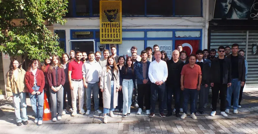 ADD burs verdiği öğrencilerle buluştu