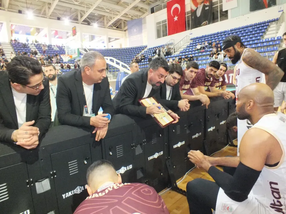Bordo Basket’te radikal karar Genel menajer ve baş antrenörle yollar ayrıldı