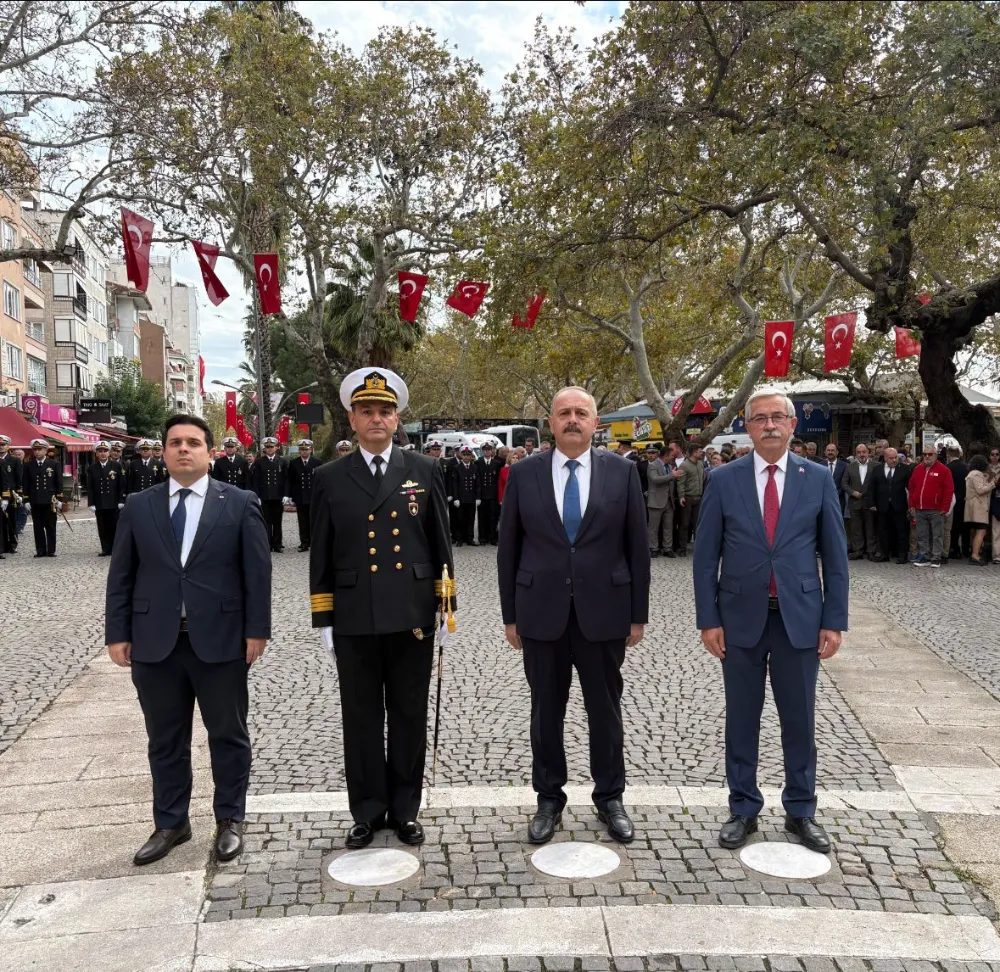 Erdek’te 29 Ekim Cumhuriyet Bayramı çelenk töreni gerçekleştirildi