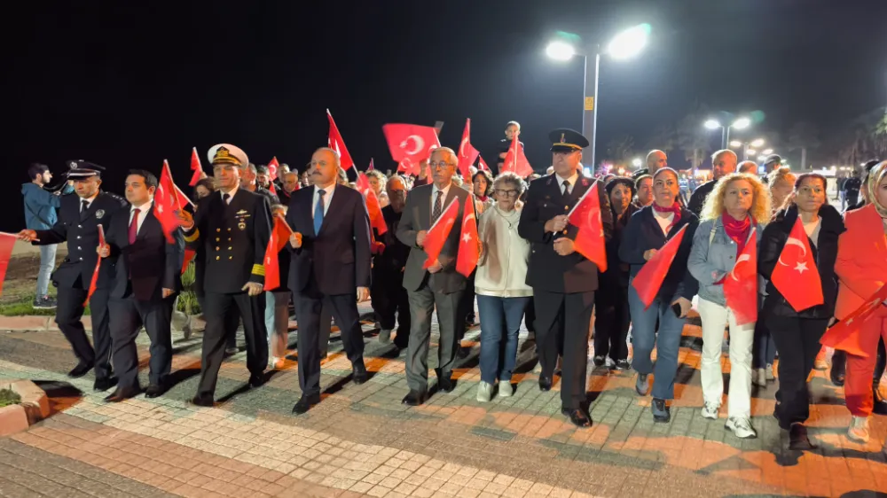 Erdek’te Cumhuriyet Coşkusu Bayrak Yürüyüşüyle Taçlandı