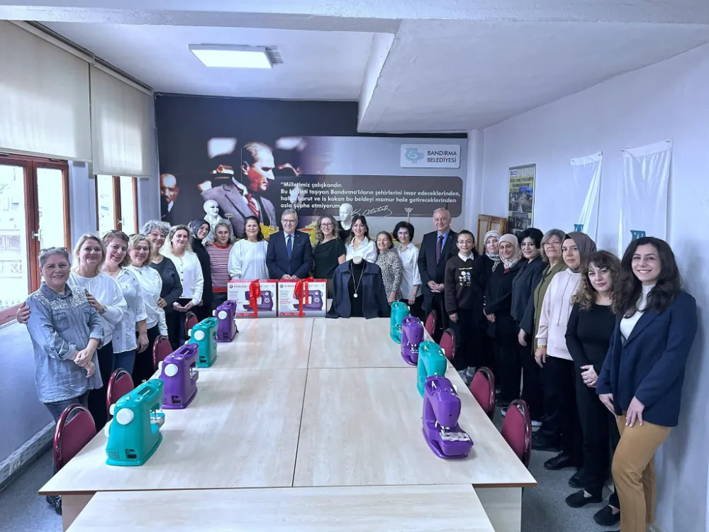 BANDIRMA BELEDİYESİ’NDEN DİKİŞ KURSUNA 10 YENİ MAKİNE DESTEĞİ