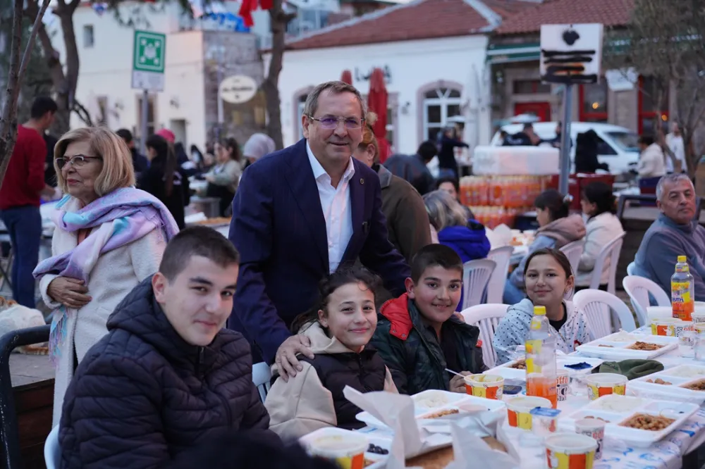 Cunda adasındaki iftara binler katıldı